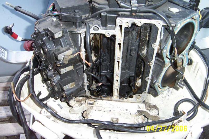 Johnson 90hp 1990/Removal and Undressing/Exhaust cover off